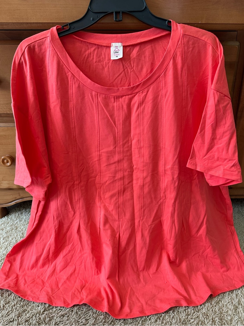 NWOT LIKE LOVE SCOOP NECK TOP